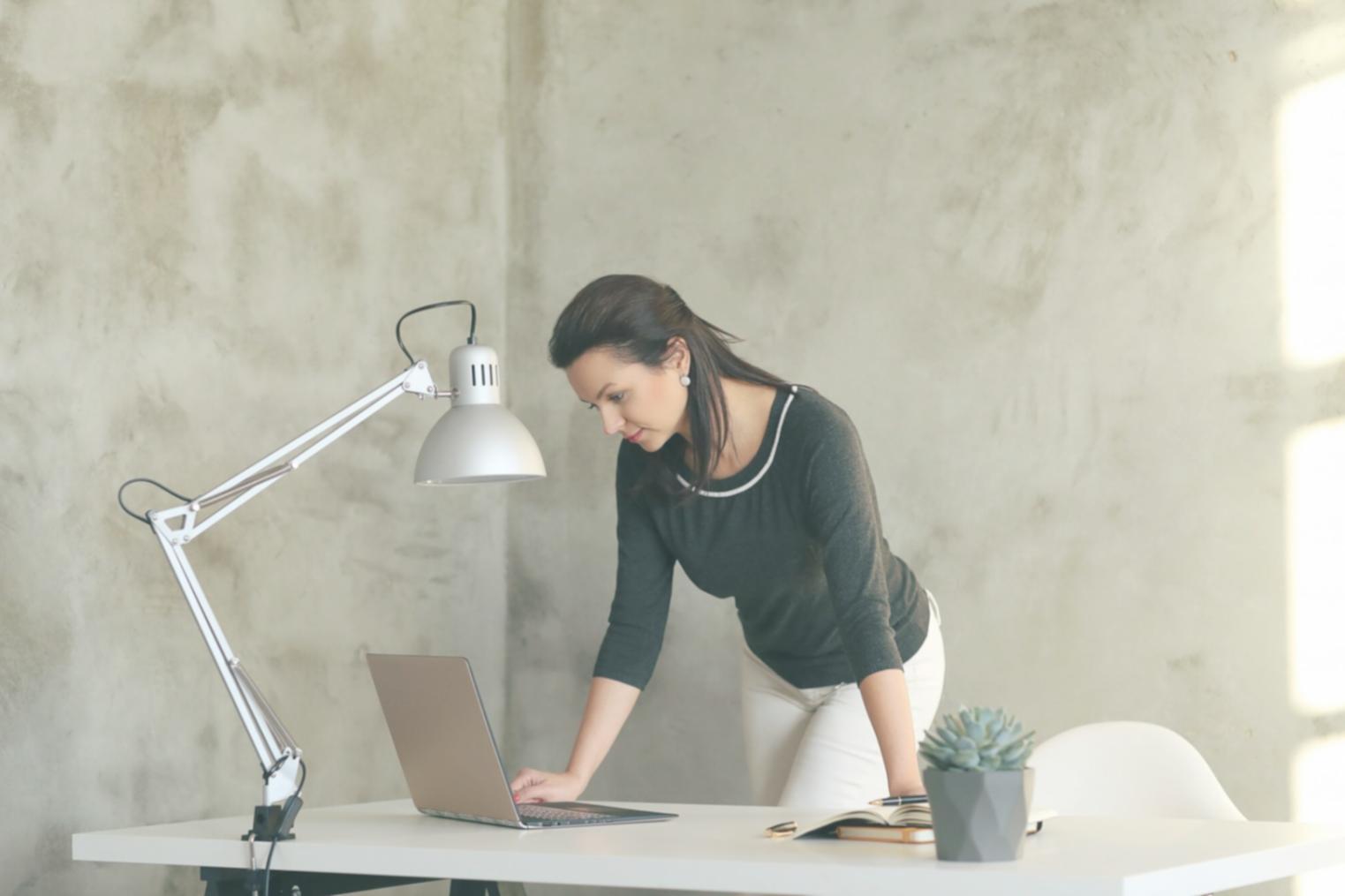 Financial planning session with detailed cash flow analysis and budget projections